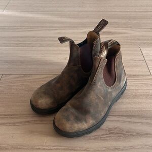 Women’s Blundstones, size 9